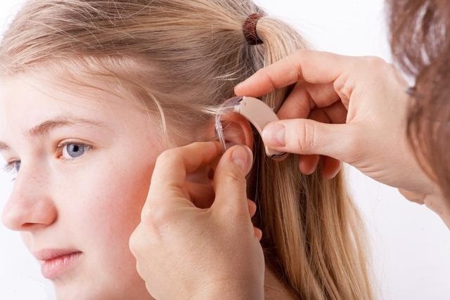 What do these reactions mean when children wear hearing aids?